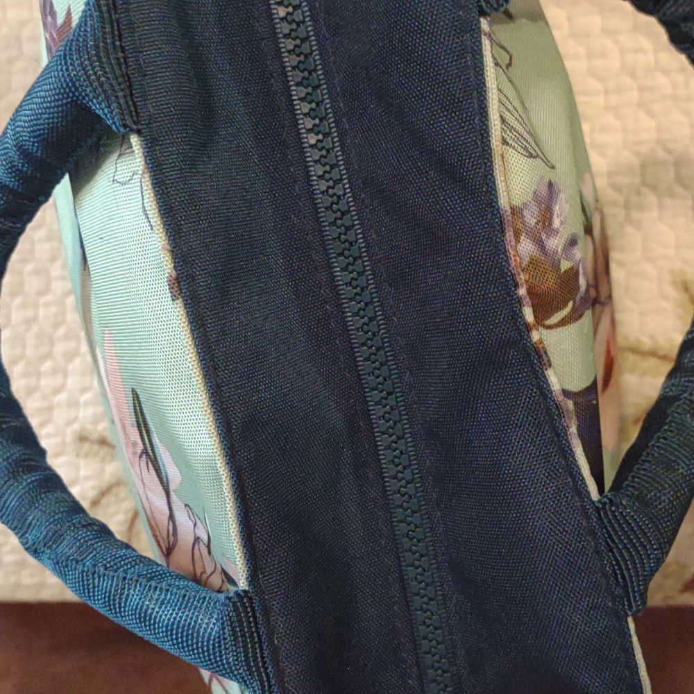 Built lunch tote. - Picture 8 of 10